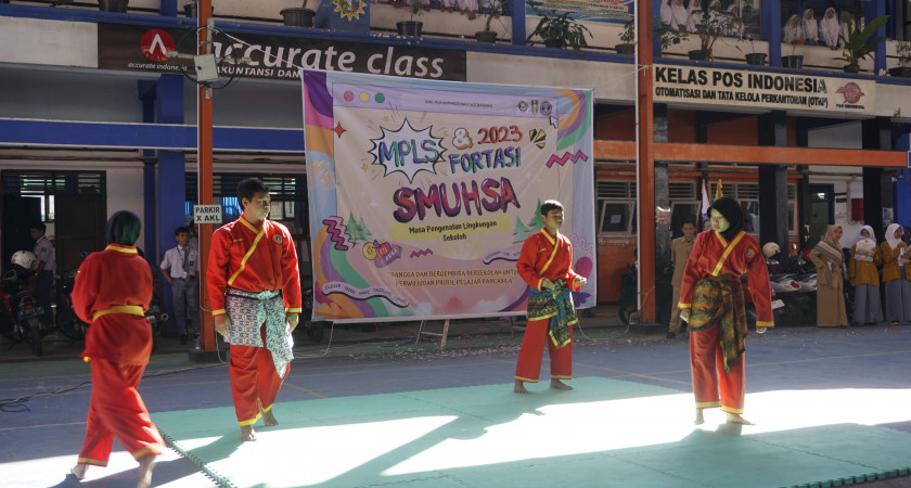 Parade Akademi SMK Muhammadiyah 1 Ajibarang | SMK Muhammadiyah 1 Ajibarang